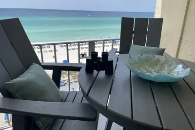 Image de 2br \/ 2ba • Spectaculaire golfe \/ piscine face au 6e étage!