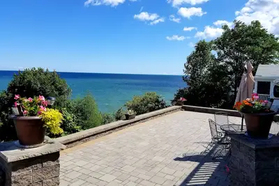 Image de True North Luxury Lakefront Retreat avec une vue imprenable sur le lac Ontario