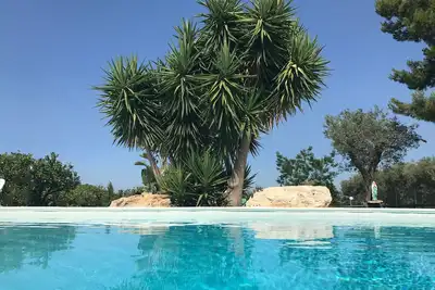 Image de villa de campagne avec piscine pour les amoureux de la tranquillité et la vie privée