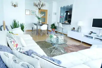 Image de Beautiful, Cosy, Great Apartment Downtown, Near Beach. Ask for Parking.