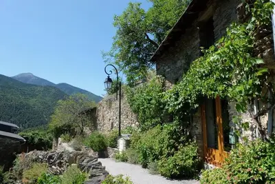 Image de Chalet pyrénéen construit dans la roche, une vue spectaculaire sur les montagnes, ** maintenant avec wifi **