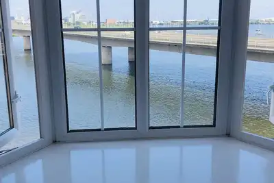 Image de Comfy 1 Bed Cardiff Flat Bay avec de l'eau vues- WiFi, Millenium Stadium, Dr Who