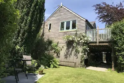Image de Enys Boathouse - let unique et excentrique vacances au coeur de Cornwall rural