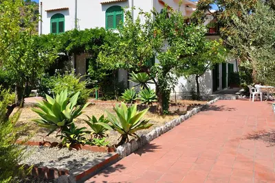 Image de Maison de jardin sur les plus grandes plages de Taormina appart. n. 1 au bord de l'eau.