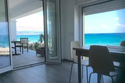 Image de Marina Holiday Home - Maison près de la mer, à 10 mètres de la plage - Pizzo Calabria