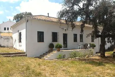 Image de Maison de campagne andalouse confortable La Umbria sur la berge Casa de la Encina