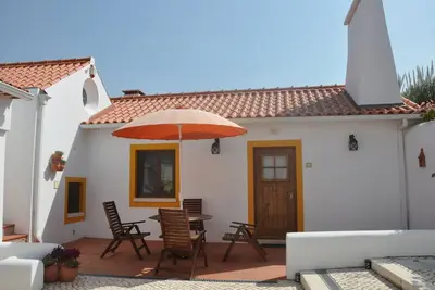 Image de 2 chambres à coucher rénovées nouveau caractère rempli chalet pour 4/5 seulement7km de Obidos