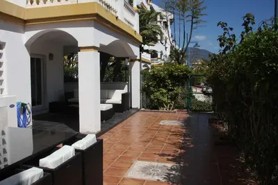 Image de Appartement, complexe de piscine et jardins tropicaux à distance de marche de Puerto Banus