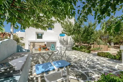 Image de 200 mètres des plages d'Agia Anna / Plaka, familial et calme avec jardin