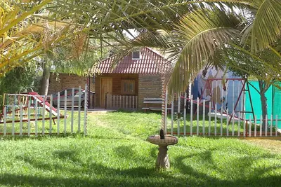 Image de idéal pour les familles avec enfants, un parking et des installations sportives bungalow