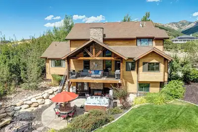 Image de * Maison Eden Dream * Escapade familiale parfaite! Théâtre Rm * Bunk Rm * HotTub * Meilleur emplacement