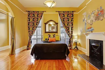 Image de Maison historique spacieuse 40% de réduction l'été 5br / 2. 5ba 14 personnes! !