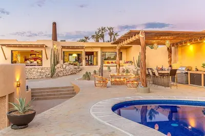 Image de Casa Del Mar - Maison inspirée de Santa Fe avec un style de vie méditerranéen gracieux