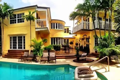 Image de `` Bienvenue Au Paradis '' - Marchez À La Plage Ou DÉPLACEZ-Vous Au Monde Las Olas Blvd