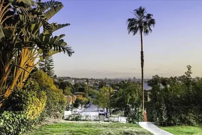 Image de 1926 charme espagnol avec vues Downtown Ă Los Feliz Premier