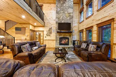 Image de 3 chambres 3. 5 bains-bain à remous, cheminées intérieures et extérieures! Terrain de jeux.