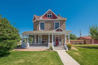 Image de 2 Chambres / 2 Salles de Bain Maison Emplacement Idéal au Centre-ville, une Literie Douce et Tous les Extras!