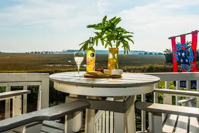 Image de Grande terrasse avec Super Ocean & Marsh View! Wifi gratuit! Hunting Island gratuit passer!