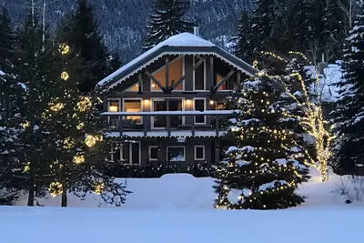 Image de Northwood Chalet Whistler: maison de golf de luxe, vue imprenable sur Blackcomb!