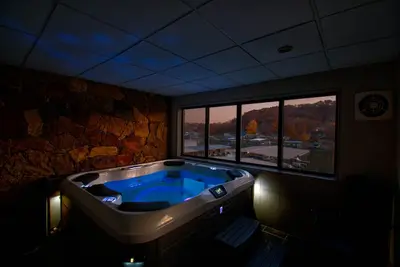 Image de Condo spacieux avec bain à remous privé en copropriété