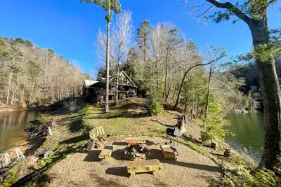 Image de Lakefront PÉNINSULE Accueil - One of a Kind Spot! Quai privé, Animaux acceptés