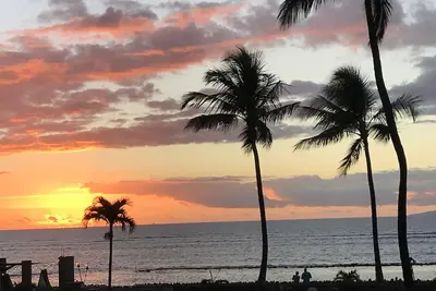Image de Étapes de la plage magnifiques couchers de soleil! Tradewinds et A / C; 2b / 2b