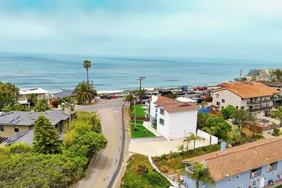 Image de Ocean Front w / Amazing Ocean View, Spacieux 2 lits 2 salles de bain, barbecue, équipement de plage, A / C