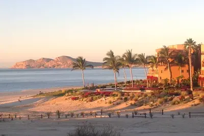 Image de Lovers Paradise: Magnifique Condo Reno'd Oceanview dans un complexe 5 étoiles Fast Wifi