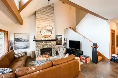 Image de Meilleur Whistler Village Executive Townhome quatre chambres avec bain à remous privé!