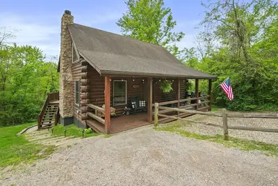 Image de Liberty Ridge Cabin, Near Old Man's Cave, Fire Pit, Deck, Hottub, Wifi, Rec Room