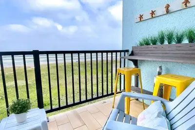 Image de Fresh Beach Front Condo Avec Grand Balcon Pour Profiter Des Vues Sur L'OCÉAN Doit Cpix