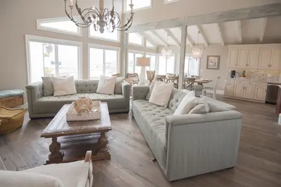 Image de ** Été Ouvert ** Retraite rénovée et belle maison de plage! Vues sur l'océan! !