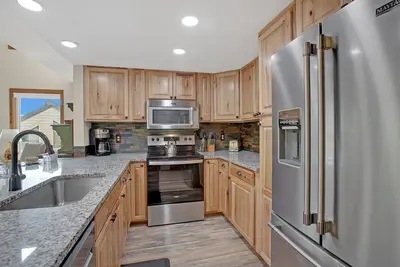 Image de Condo lumineux et spacieux au cœur de Keystone, accès facile aux pistes!