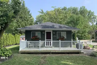 Image de DewDrop Cottage: marchez jusqu'au Strip! 2 lits 1 salle de bain, 7 couchages