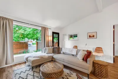 Image de Votre propre maison du centre-ville de Boulder! Marchez jusqu'à Pearl Street et faites de la randonnée!