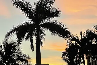 Image de Bienvenue dans votre maison en Floride! Barefoot Beach Resort. Nouveau mobilier de l'unité mise à jour