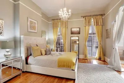 Image de Automne 40% de réduction! ! ! ! Maison historique vibrante 5br / 2. 5ba / 14 personnes!