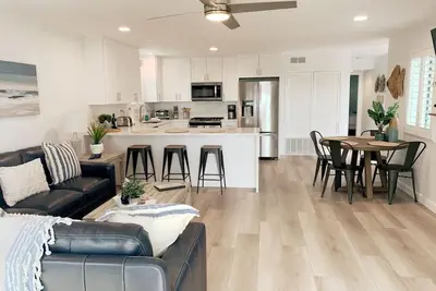 Image de Ocean Front, Huge yard, Spacious, A / C, Surfboards / Beach Gear