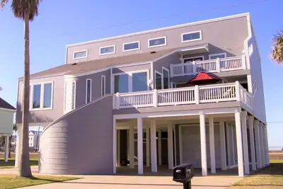 Image de Belle maison de plage 2e rangée w / ascenseur, 3100 Sf, pour 14 personnes, 4 chambres