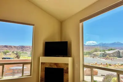 Image de 3 chambres à coucher. 2. 5 salles de bain, grenier, garage 2 voitures