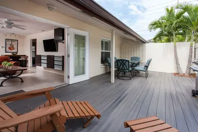 Image de Luxury Found In Quaint Indian Rocks Beach!