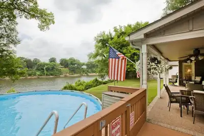 Image de Riverfront, kayaks, quai de bateau, jeux, piscine, bain à remous, 10 min à Dwntwn Nashville!
