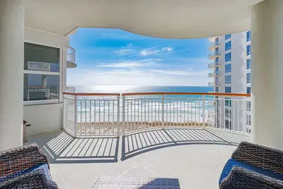 Image de Magnifique condo face à la plage! ! !