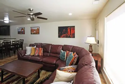 Image de 1500 sq ft, 3 Bedroom, 2. 5 Townhome Bath à seulement 5 miles du centre-ville de Moab