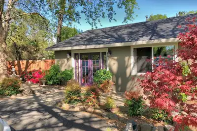 Image de Eastside Sonoma Private Garden Cottage 5 minutes de la Plaza et des vignobles