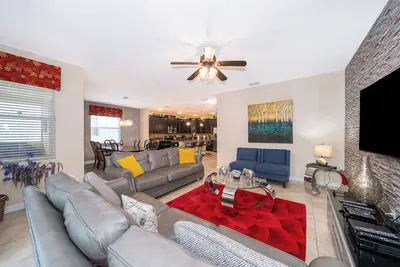 Image de Remise offerte luxueuse! 5 min de Disney! Sud face à la piscine / salle de jeux / BabyGear