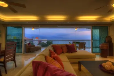 Image de Condo élégant face à l'océan! 4Br / 4Ba