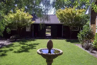 Image de Romantique Cottage Sonoma sur 1 acre Dans Wine Country