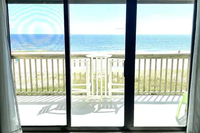 Image de Front de mer! Bassin! Animaux acceptés! Marcher à tout!