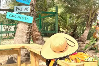 Image de Spa relaxant sur le front de mer avec WiFi, terrasses, barbecue, accès privé à la plage, piscine